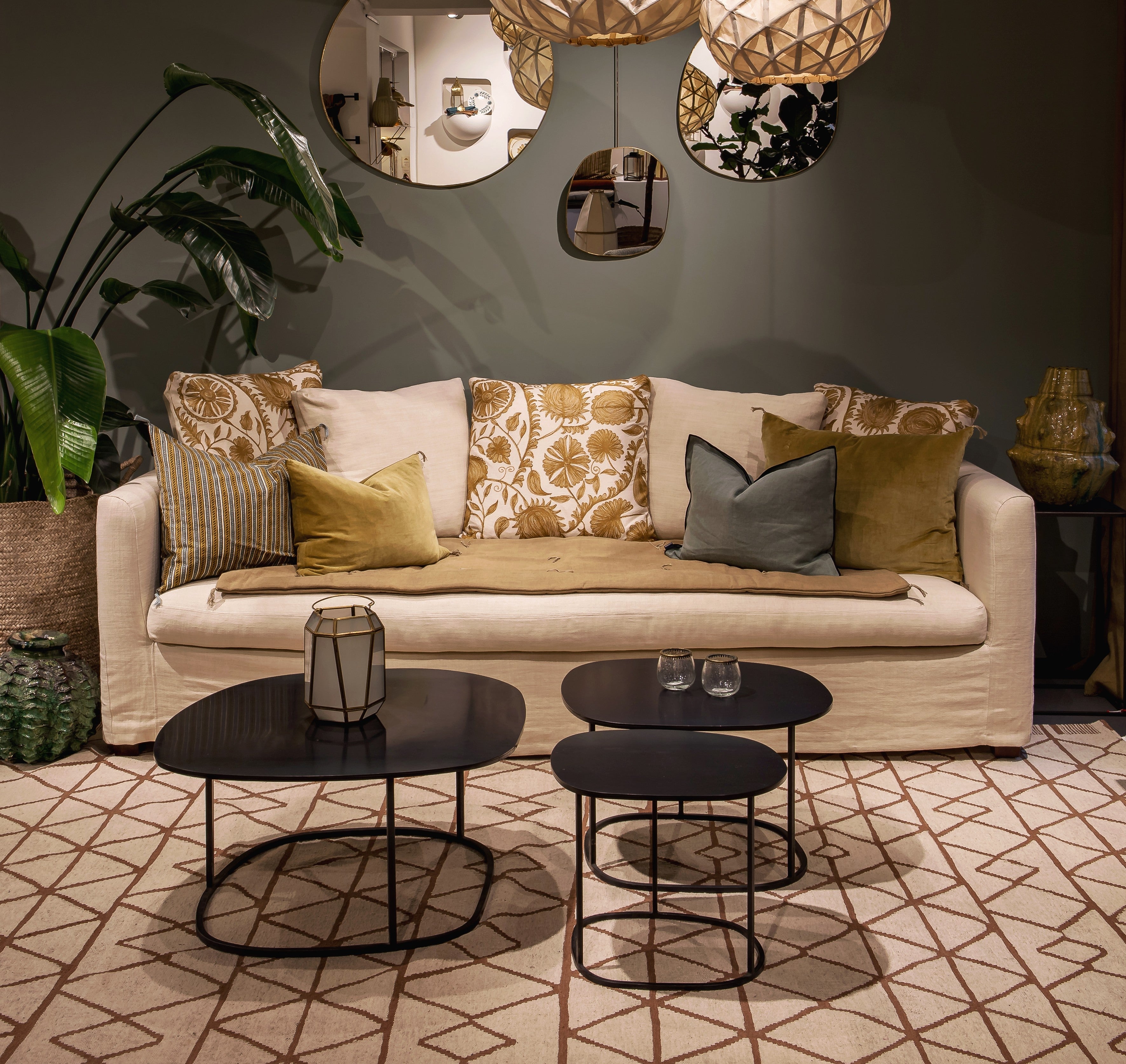 Le canapé Halta sublimé par l’art du suzani