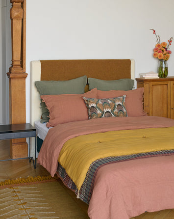 Une chambre aux teintes chaleureuses