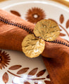 Rond de serviette de table Floria en métal doré en forme de feuille