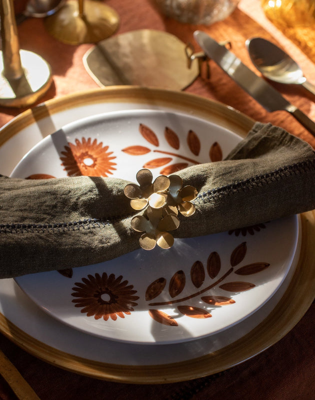 Rond de serviette Floria en forme de fleur en métal doré
