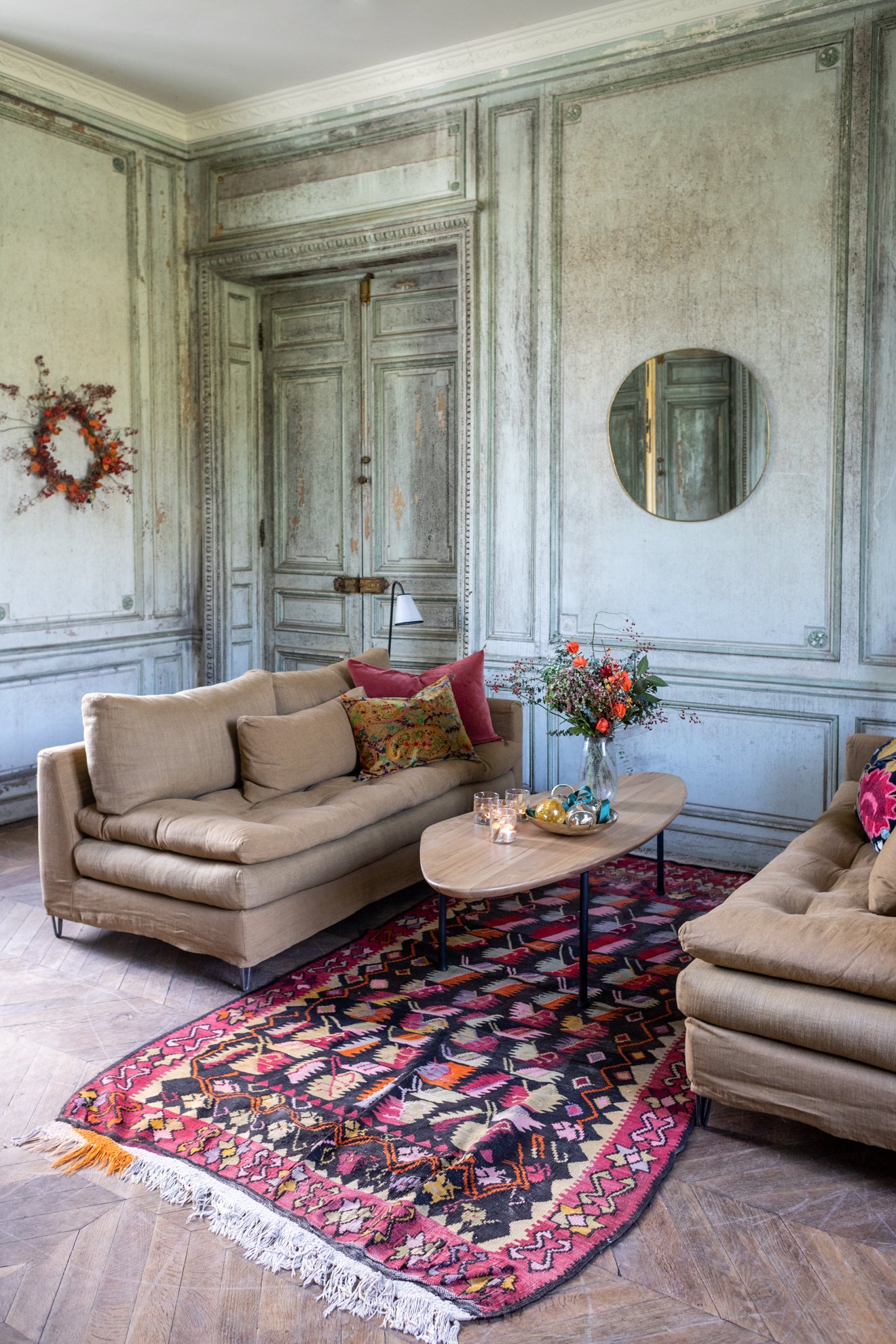 Housse de coussin en velours de coton Inika et motifs floraux
