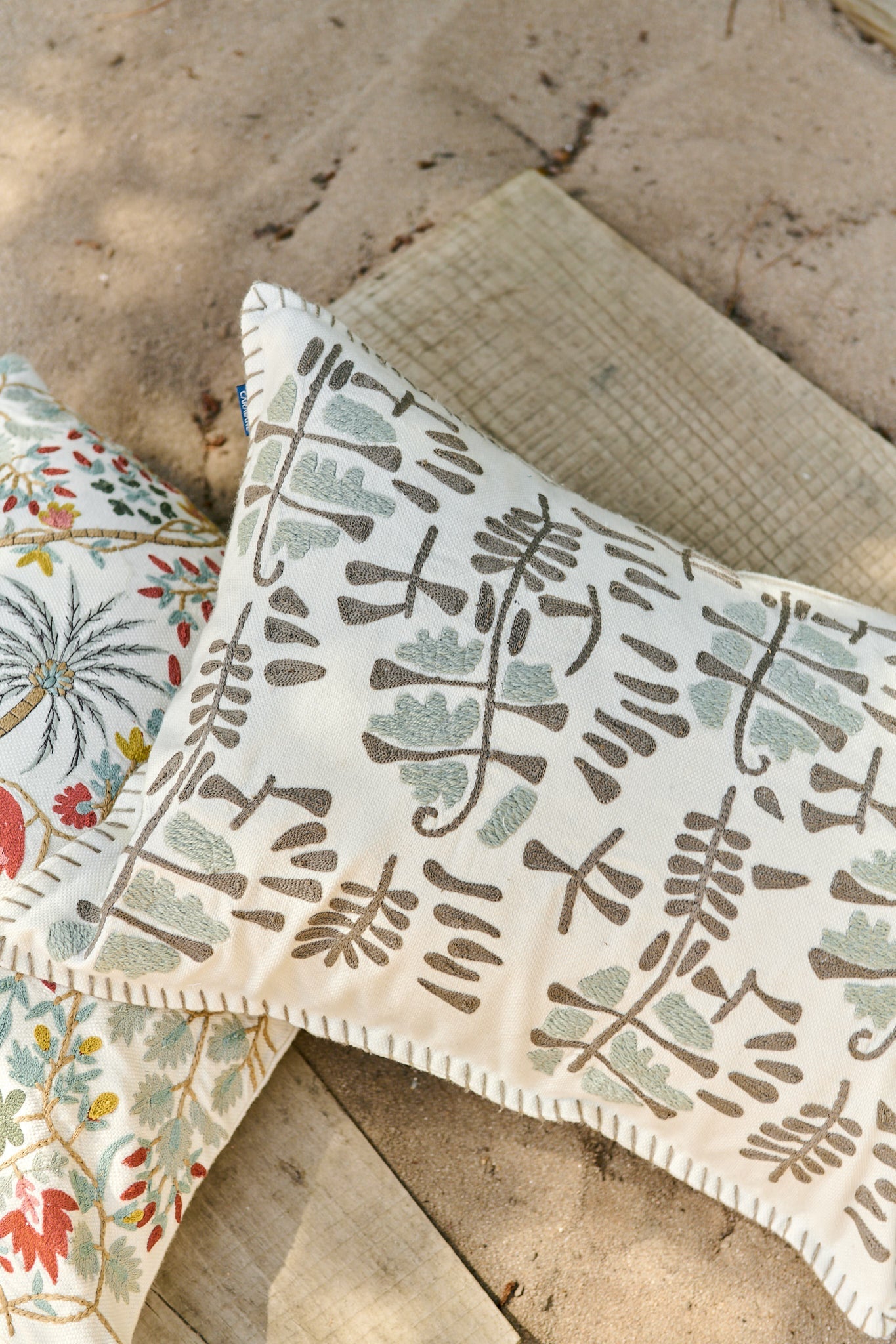 Vadhi outdoor cushion