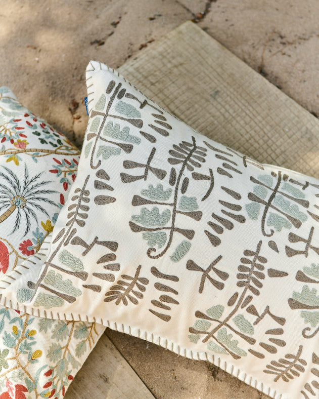 Vadhi outdoor cushion