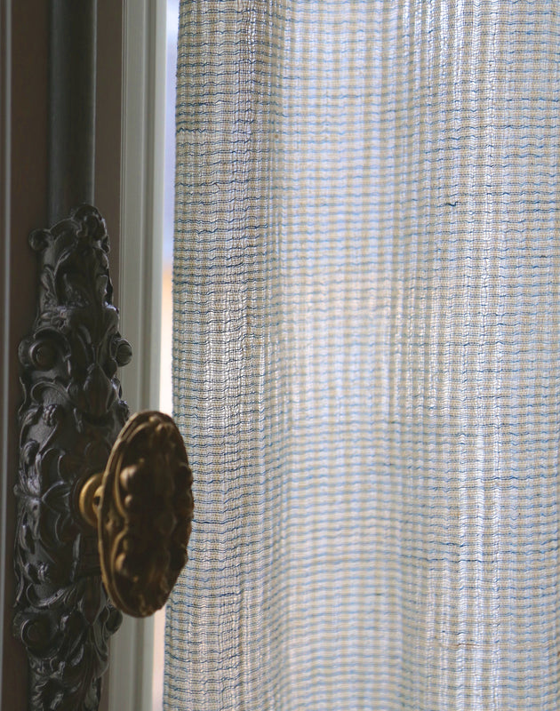 Détail du tissage du rideau prêt à poser Arys en khadi de coton biologique 