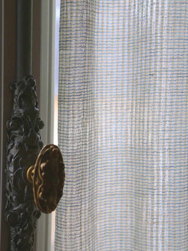 Détail du tissage du rideau prêt à poser Arys en khadi de coton biologique 