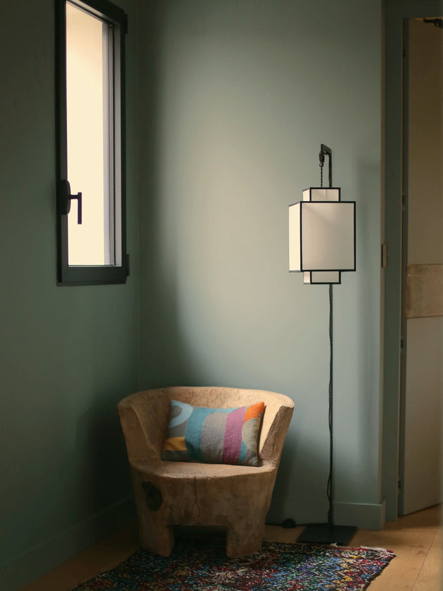 Luminaire : abat-jour noir et blanc façon lampion pour la chambre