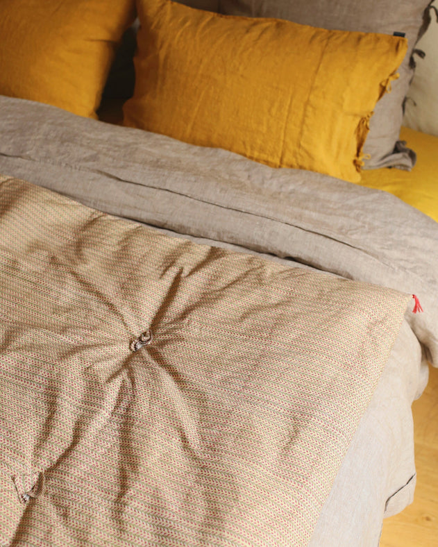 Linge de lit avec des imprimés floraux