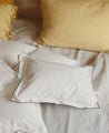 Elegante taie d'oreiller blanche à bourdon coloré en percale de coton biologique Bora