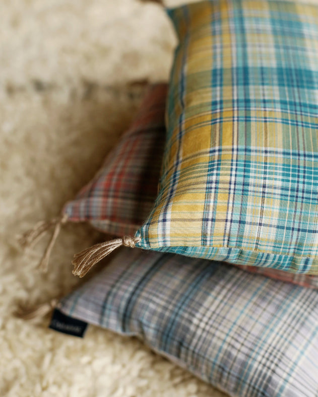 Petits coussins à carreaux en lin lavé 