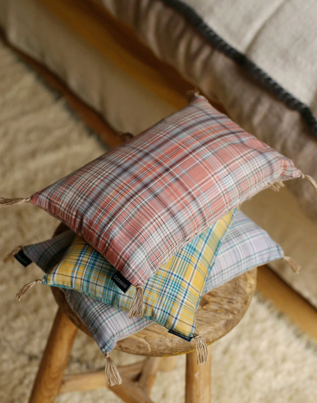 Petits coussins en lin lavé à carreaux pour la tête