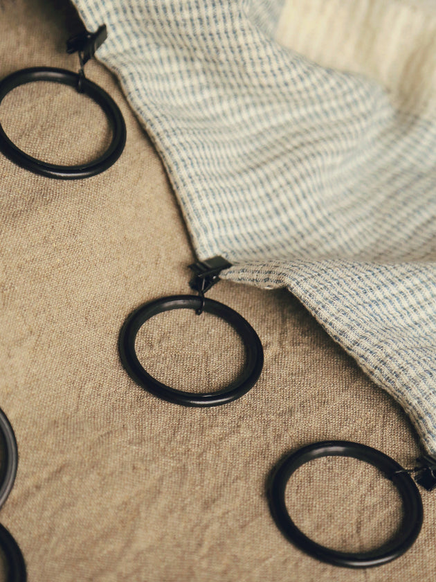 Accessoire pour accrocher vos rideaux à la tringle sans les coudre