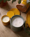 Idée cadeau : bougie parfumée dans un pot en terracotta coloré