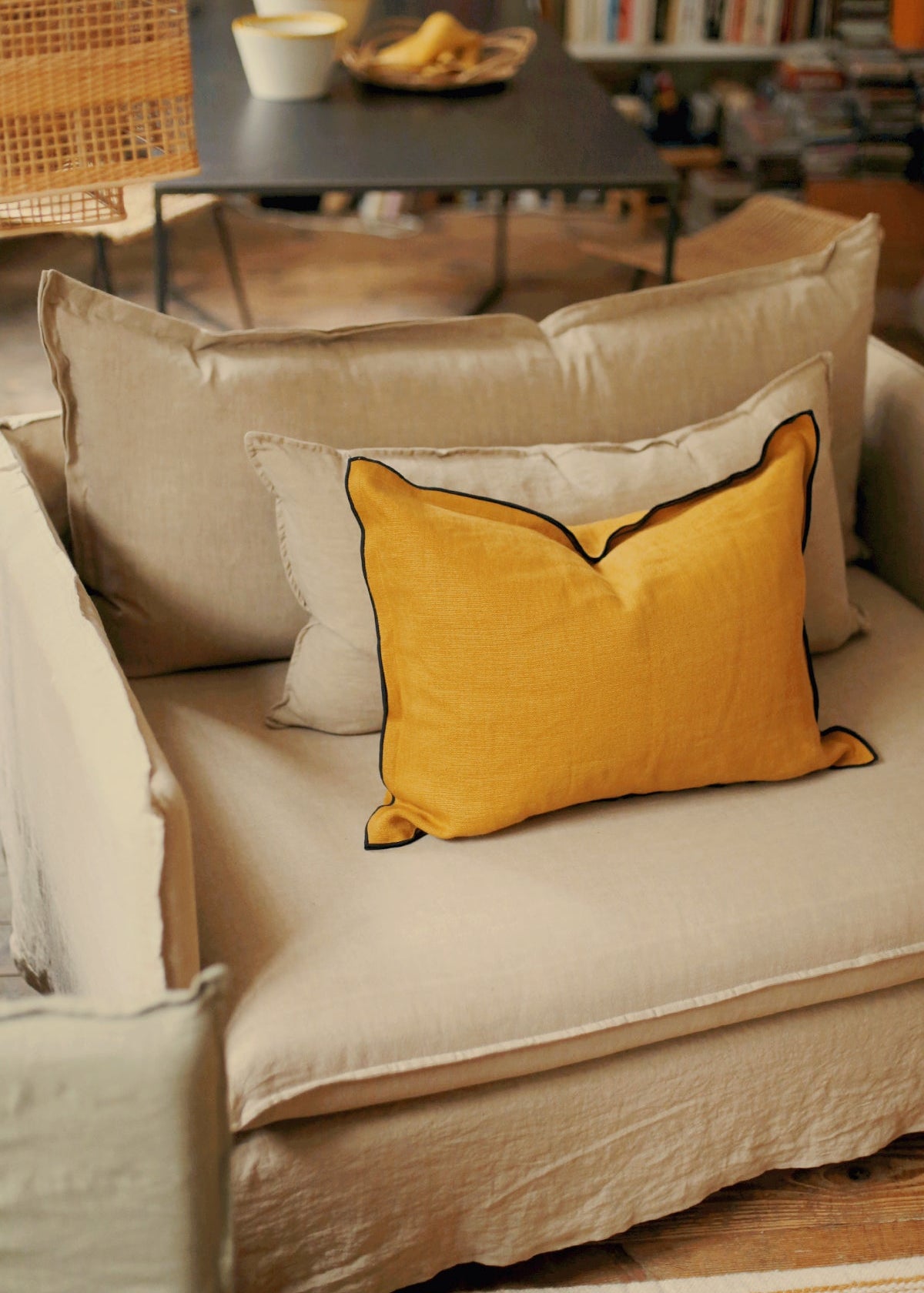 Loveseat Holi