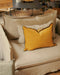 Loveseat Holi