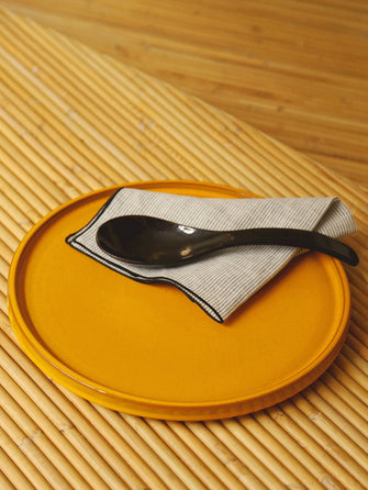 Cuillère de service noire façon japonaise