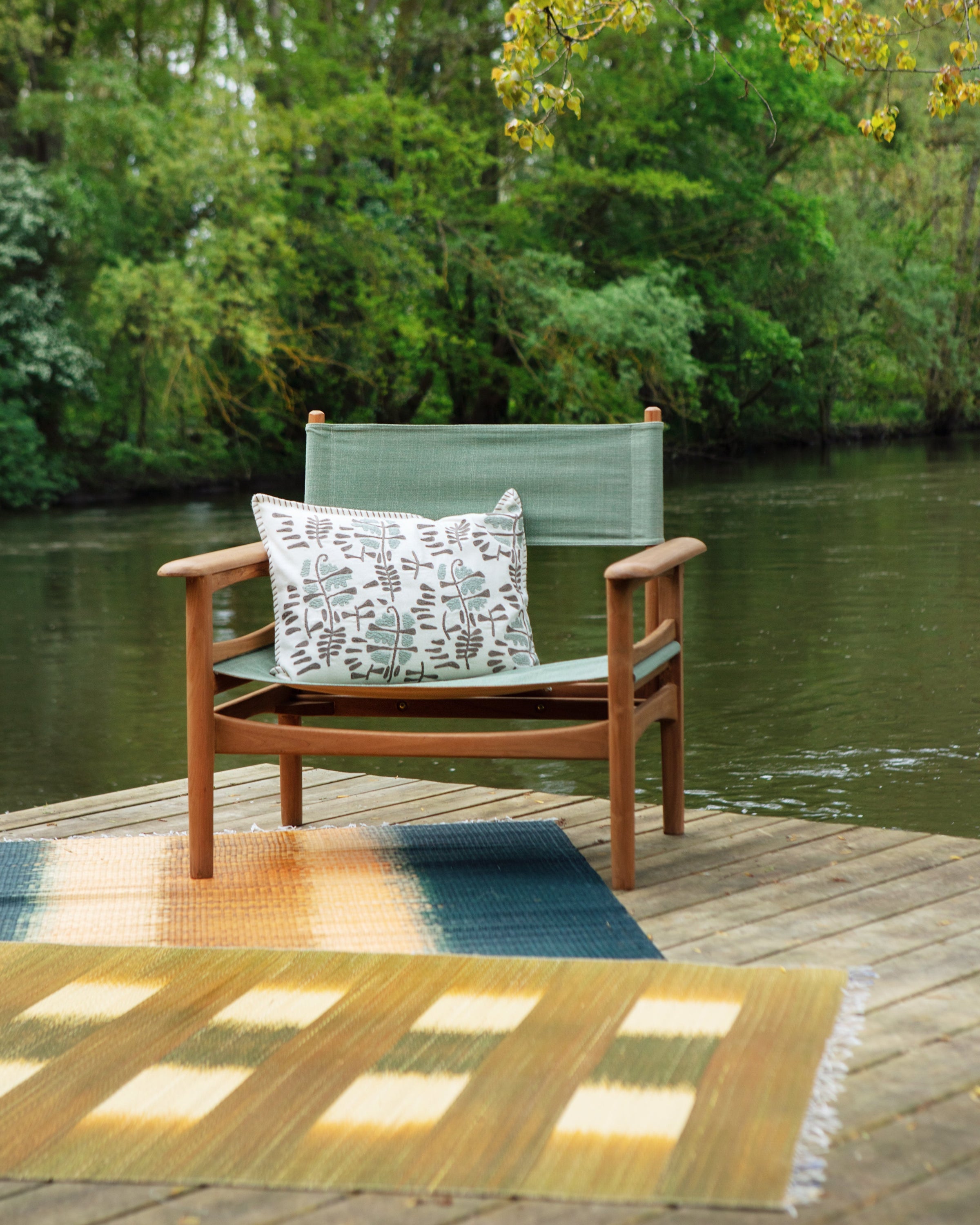 Vadhi outdoor cushion