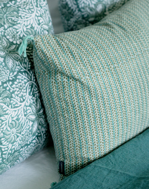 Détails des motifs de la housse de coussin Florio Lac