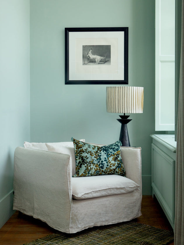 Pied de lampe à poser Rosha à l'aspect brutaliste en métal martelé noir