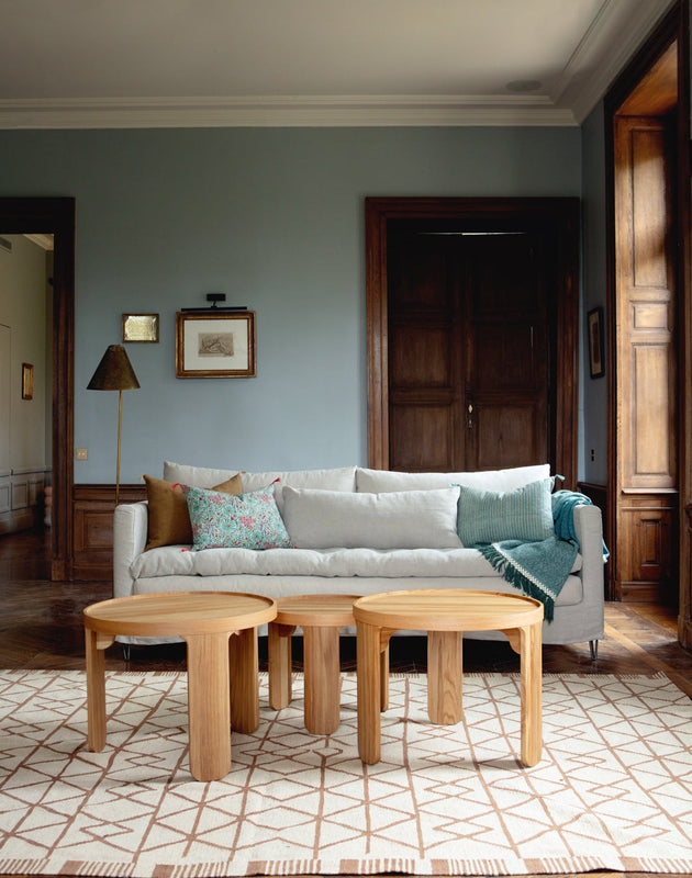 Canapé Adar dehoussable à double matelas et pieds en acier 