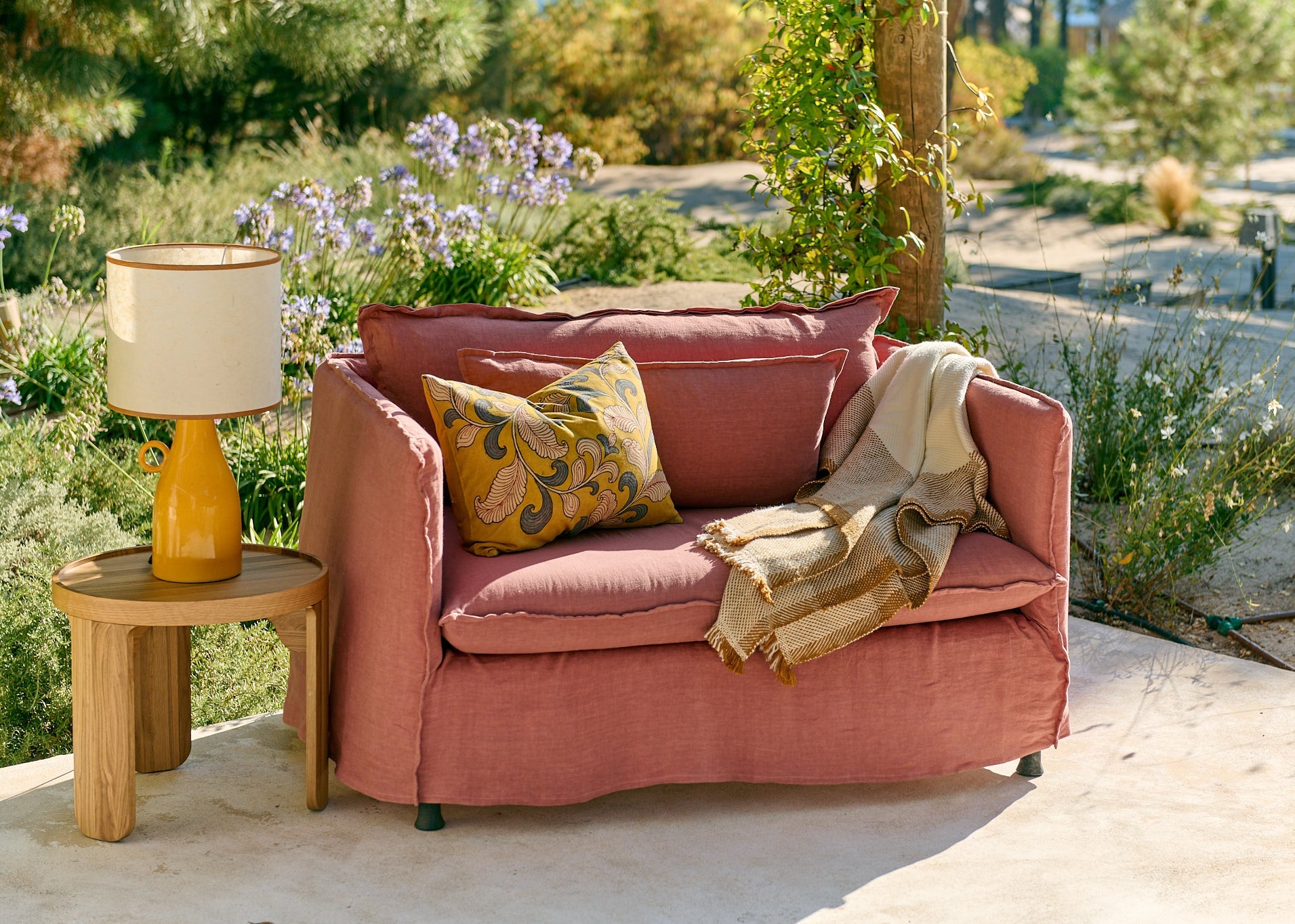Loveseat Holi