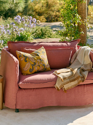 Loveseat Holi