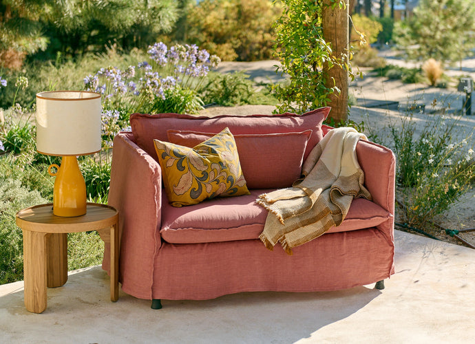 Loveseat Holi