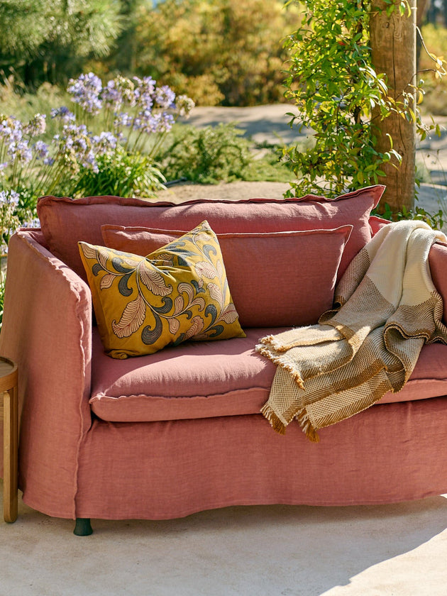 Loveseat Holi