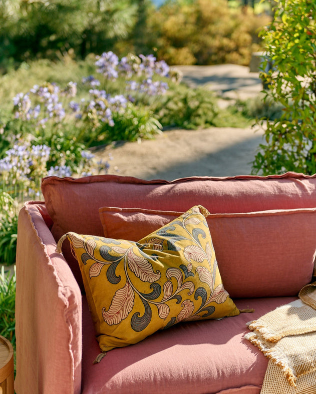 Loveseat Holi