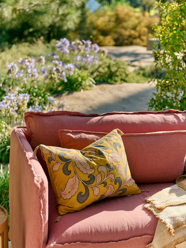 Loveseat Holi