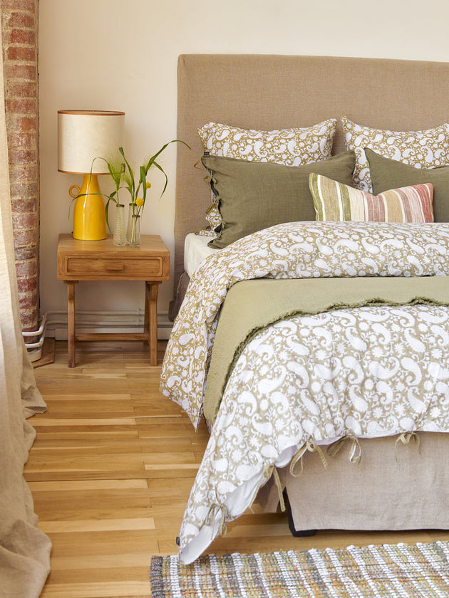 Linge de lit à motifs Paisley avec le coussin Siroko à rayures