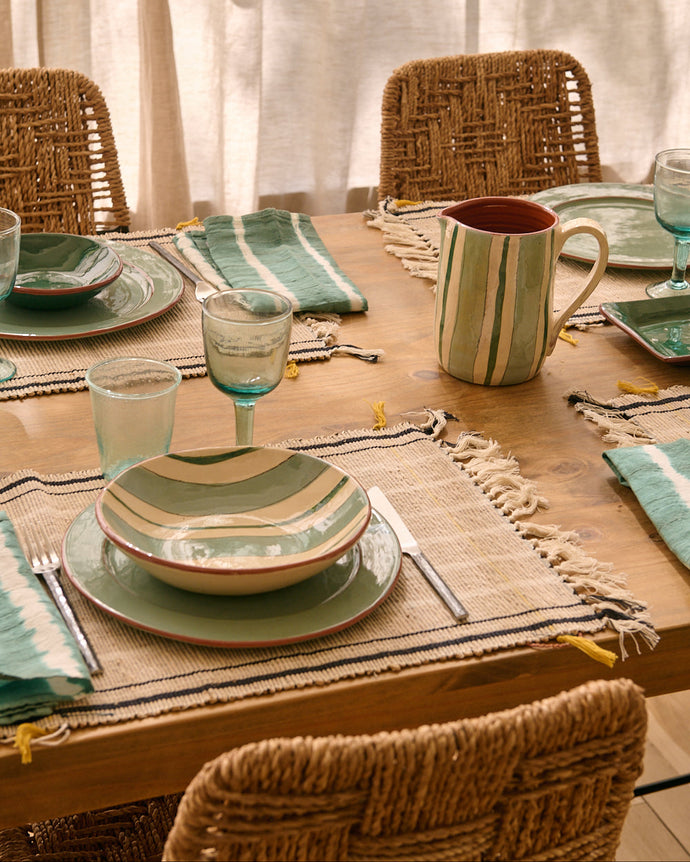Set de table Platao couleur naturel safran avec la vaisselle Amalfi