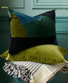 Housse de coussin en velours lavé Orion en patchwork.