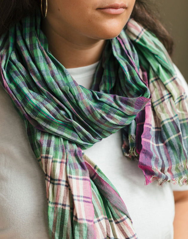 Echarpe légère en coton dans les tons de vert