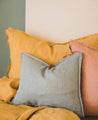 Petite housse de coussin Fil à fil Sarta Glacier en lin lavé