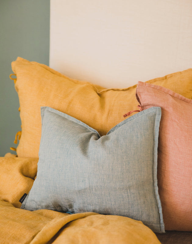 Petite housse de coussin Fil à fil Sarta Glacier en lin lavé