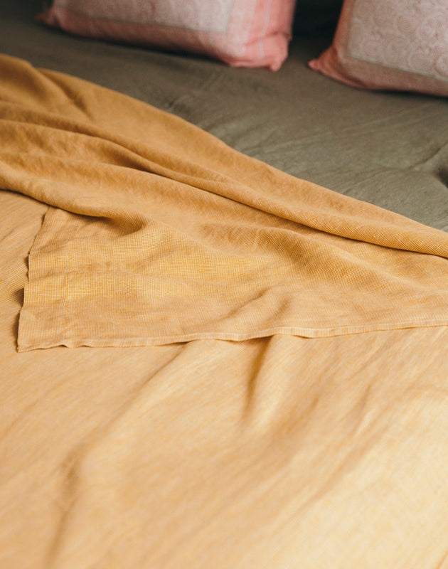 Drap en lin lavé en pied de poule jaune