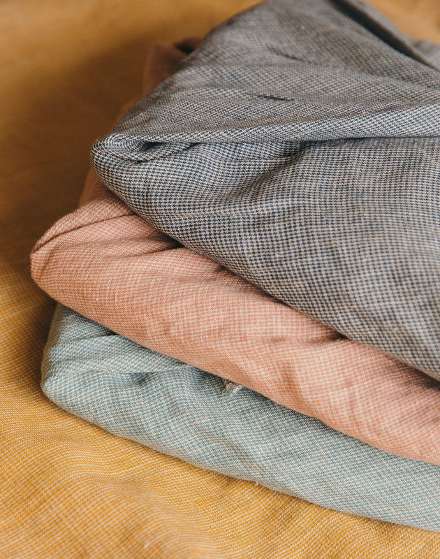 Drap plat emballé dans des Furoshikis dans le même tissu coloré