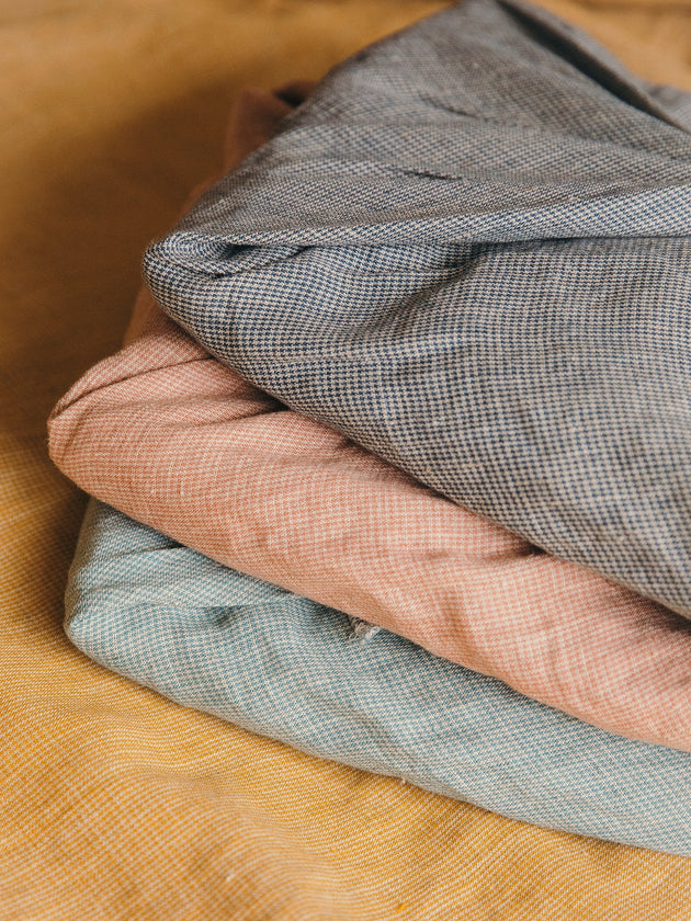 Drap plat emballé dans des Furoshikis dans le même tissu coloré