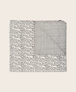 Linge de lit avec des imprimés végétaux