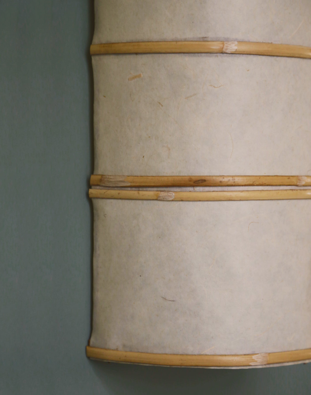 Applique en bambou de couleur naturelle à accrocher au mur