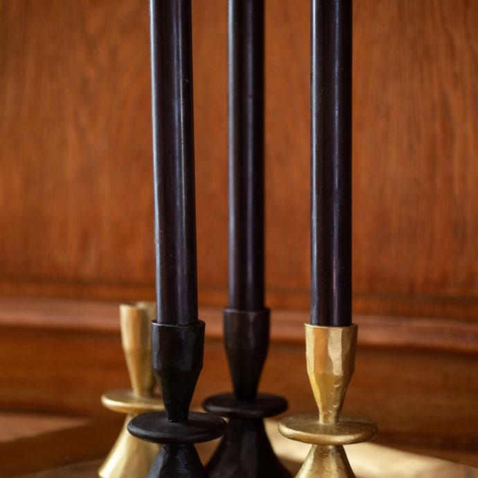 Bougeoirs Mai noirs et dorés avec chandelles noires