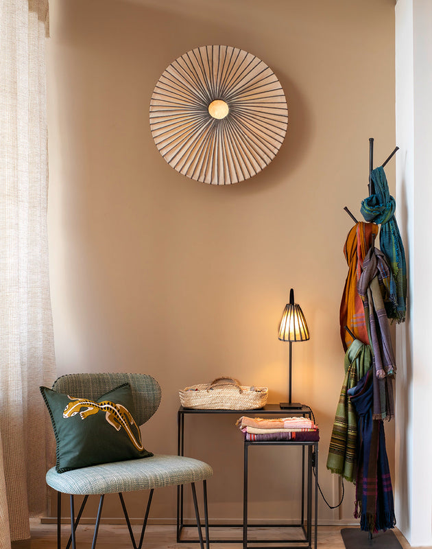 Porte-manteaux noir élégant en acier brut