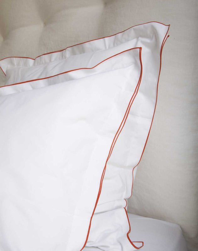 Taies d'oreiller Bora blanches à bourdon coloré