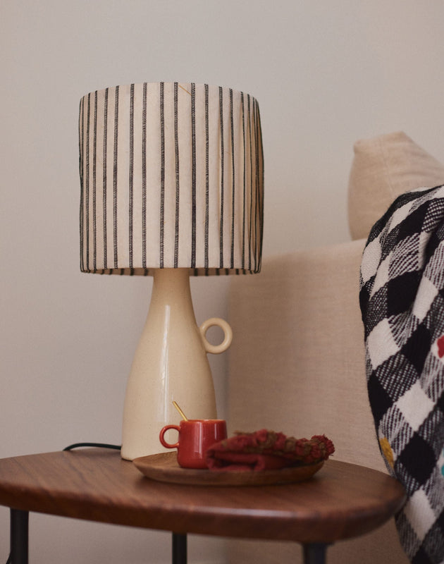 Luminaire : abat-jour noir et blanc pour lampe à poser de salon ou chambre