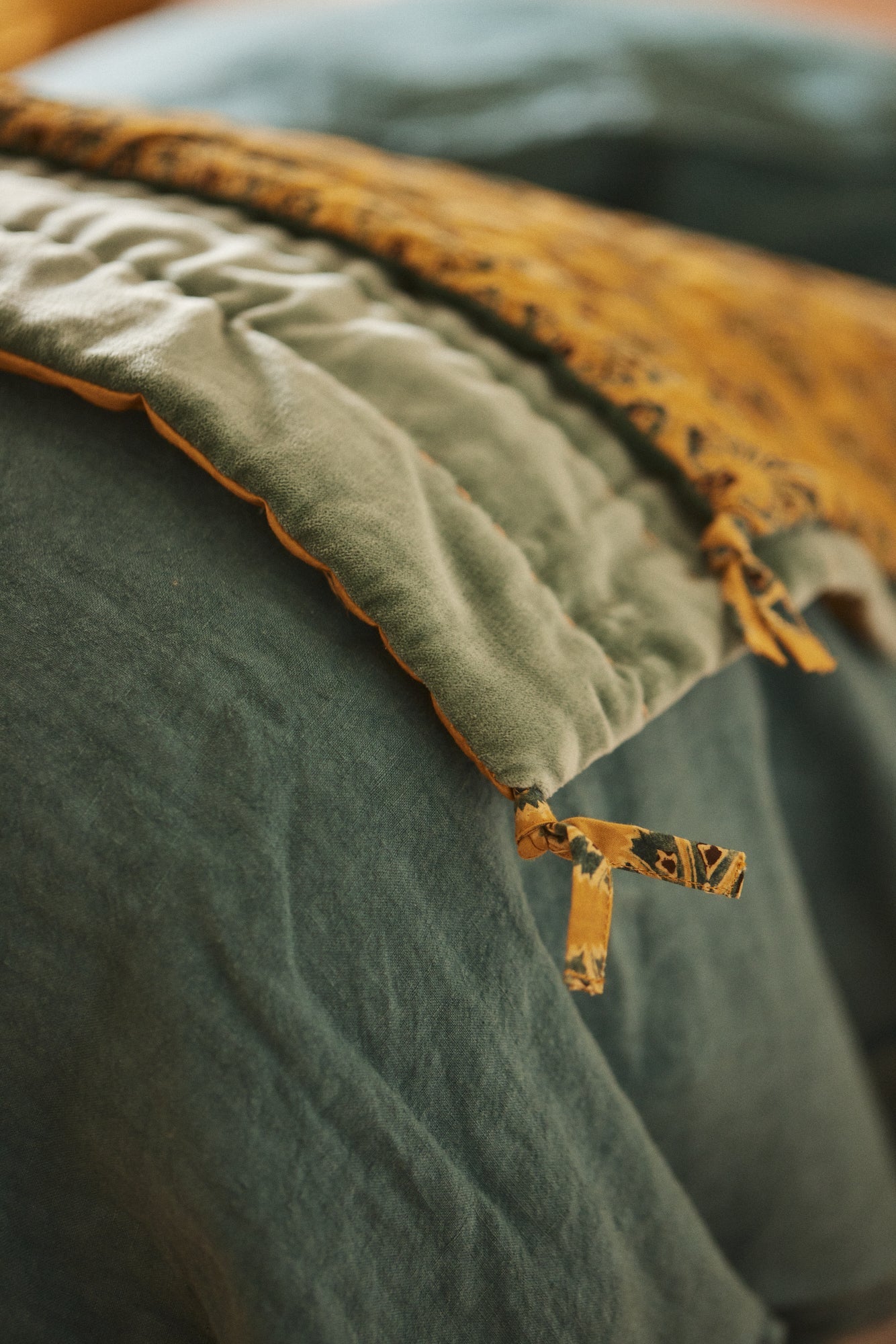 Linge de lit : couvre-pied en velours de coton vert
