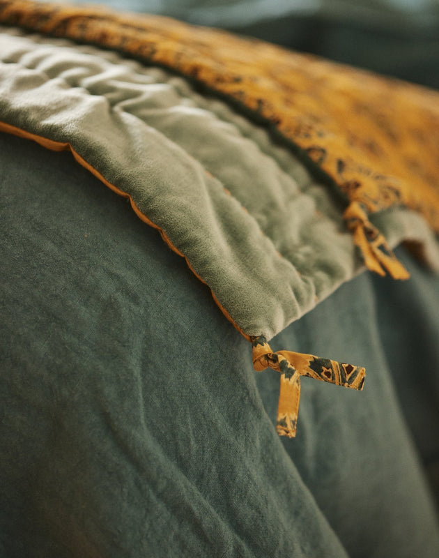 Linge de lit : couvre-pied en velours de coton vert