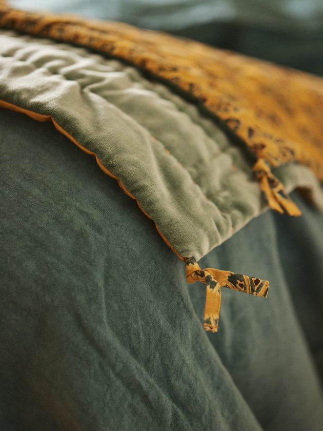 Linge de lit : couvre-pied en velours de coton vert