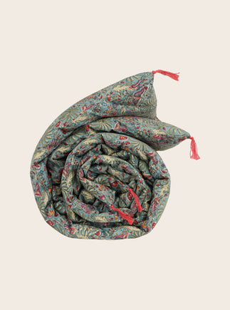 Linge de lit bleu : dessus de lit avec des imprimés végétaux