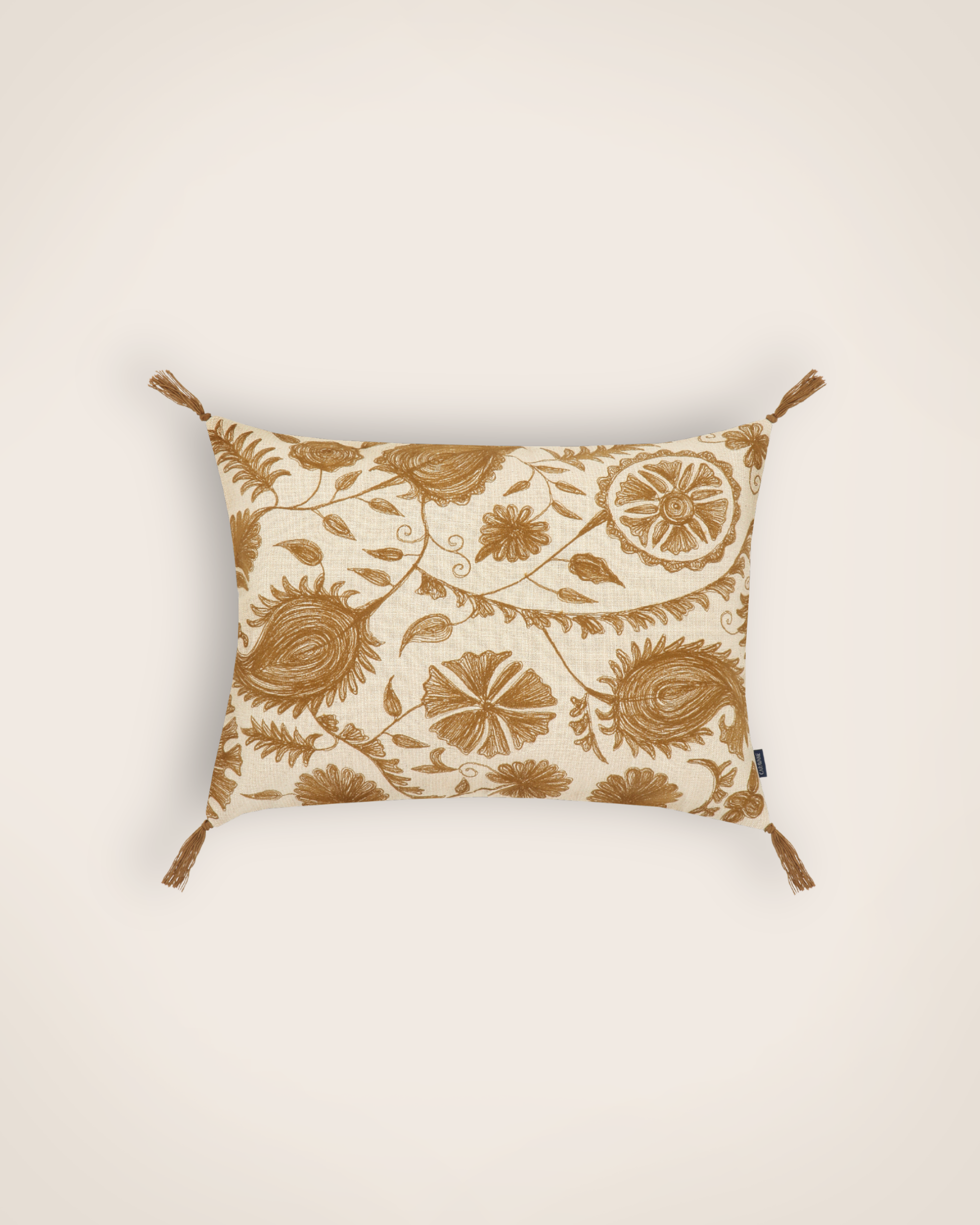 Housse de coussin en coton brodé inspirée de l'art du suzani couleur Canelle
