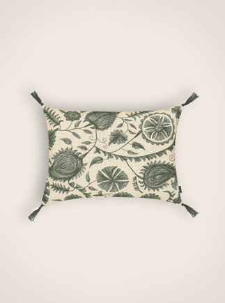Housse de coussin en coton brodé inspirée de l'art du suzani couleur Cyprès